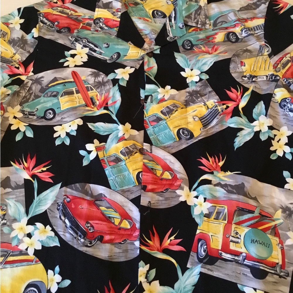 Men's Black Hawaiian Car-Print Short Sleeve Button-Down Shirt - Picture 3 of 13